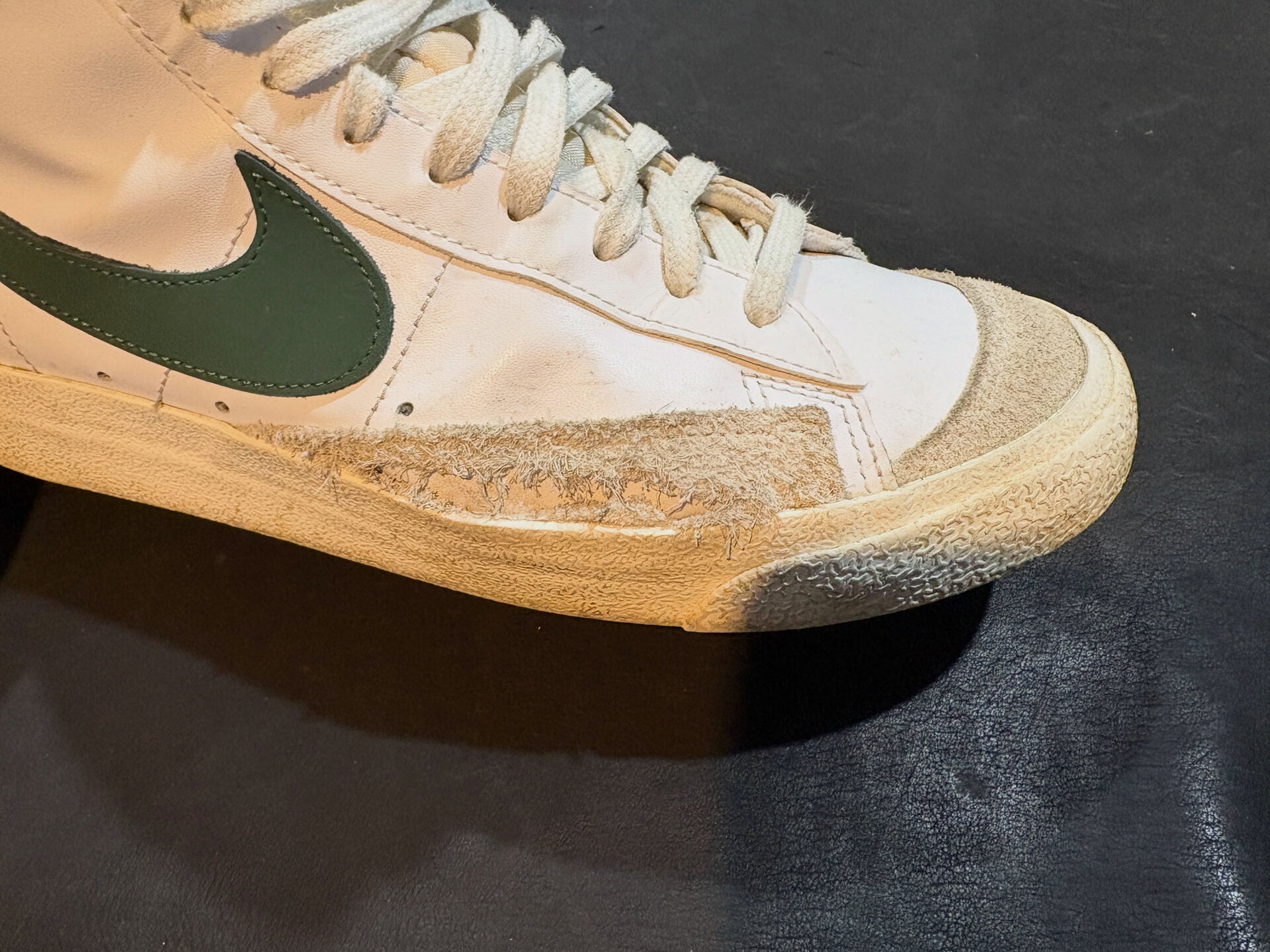 NIKE Blazer Mid  Torn Leather 
