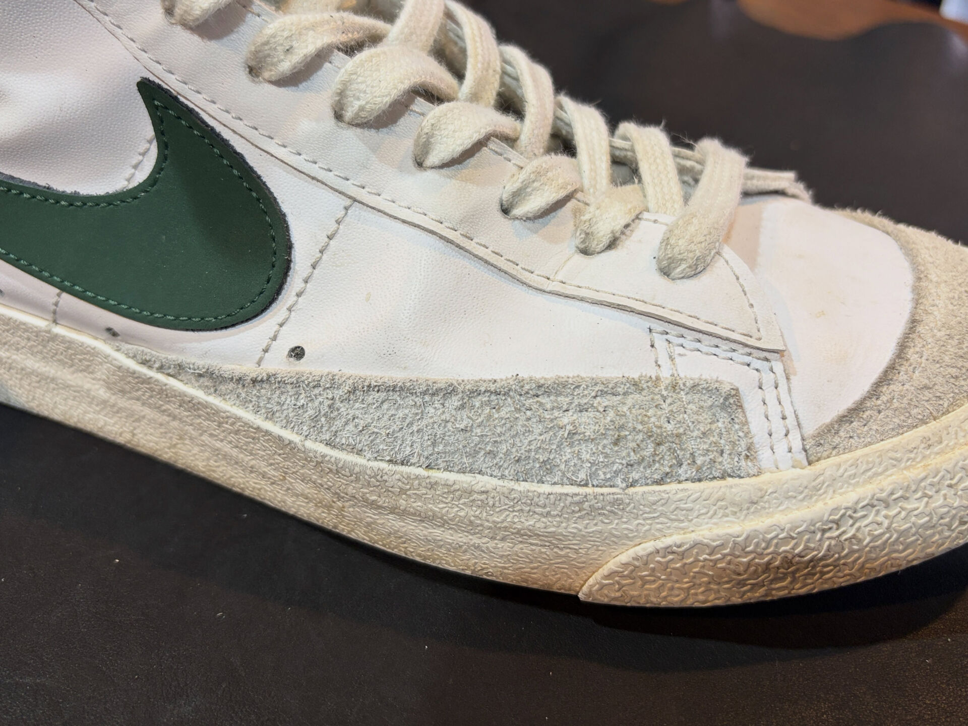 NIKE Blazer Mid  Torn Leather 